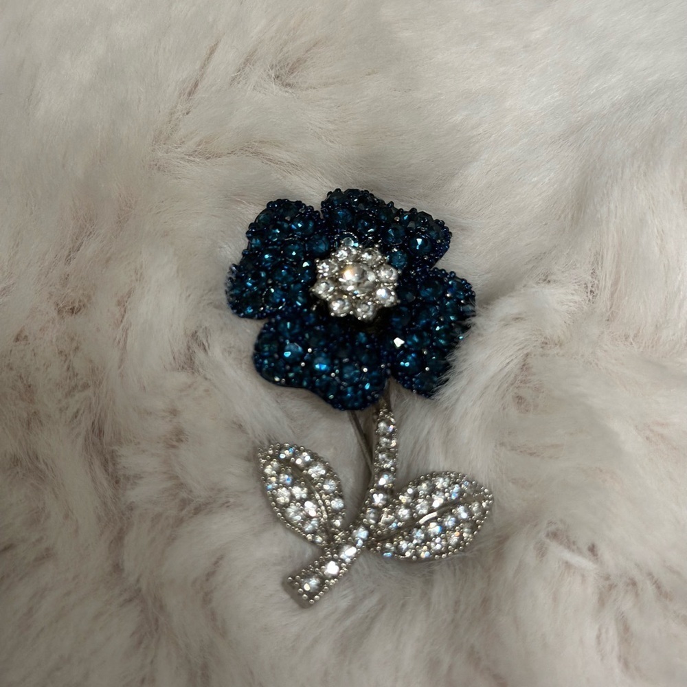 Elegant Blue and Silver Floral Brooch